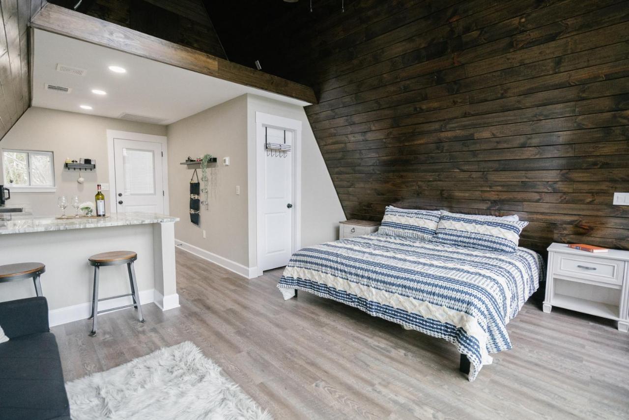 Dean's Den: Private Deck W/ Jacuzzi And A View Chalet