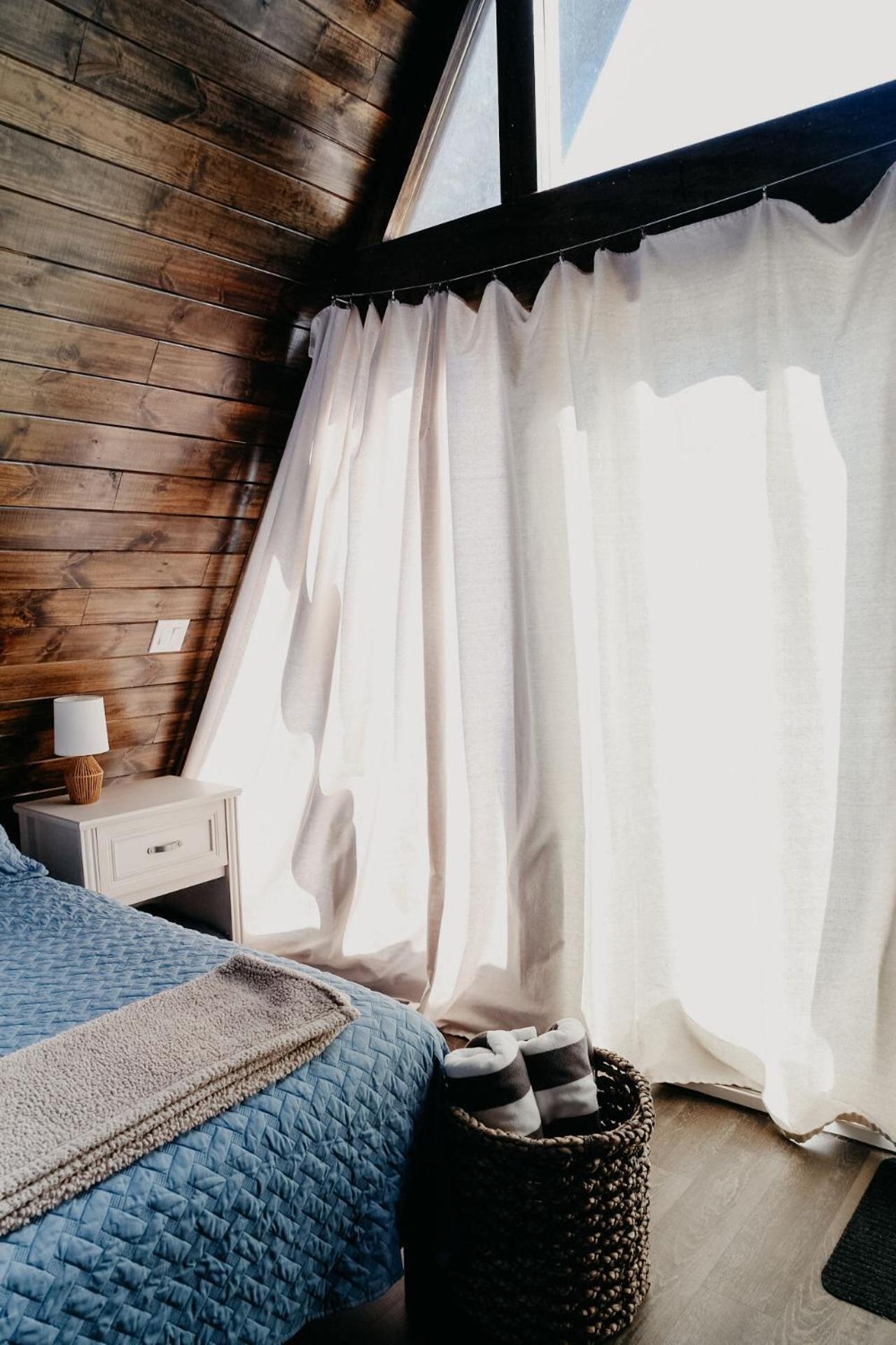 Dean's Den: Private Deck W/ Jacuzzi And A View *