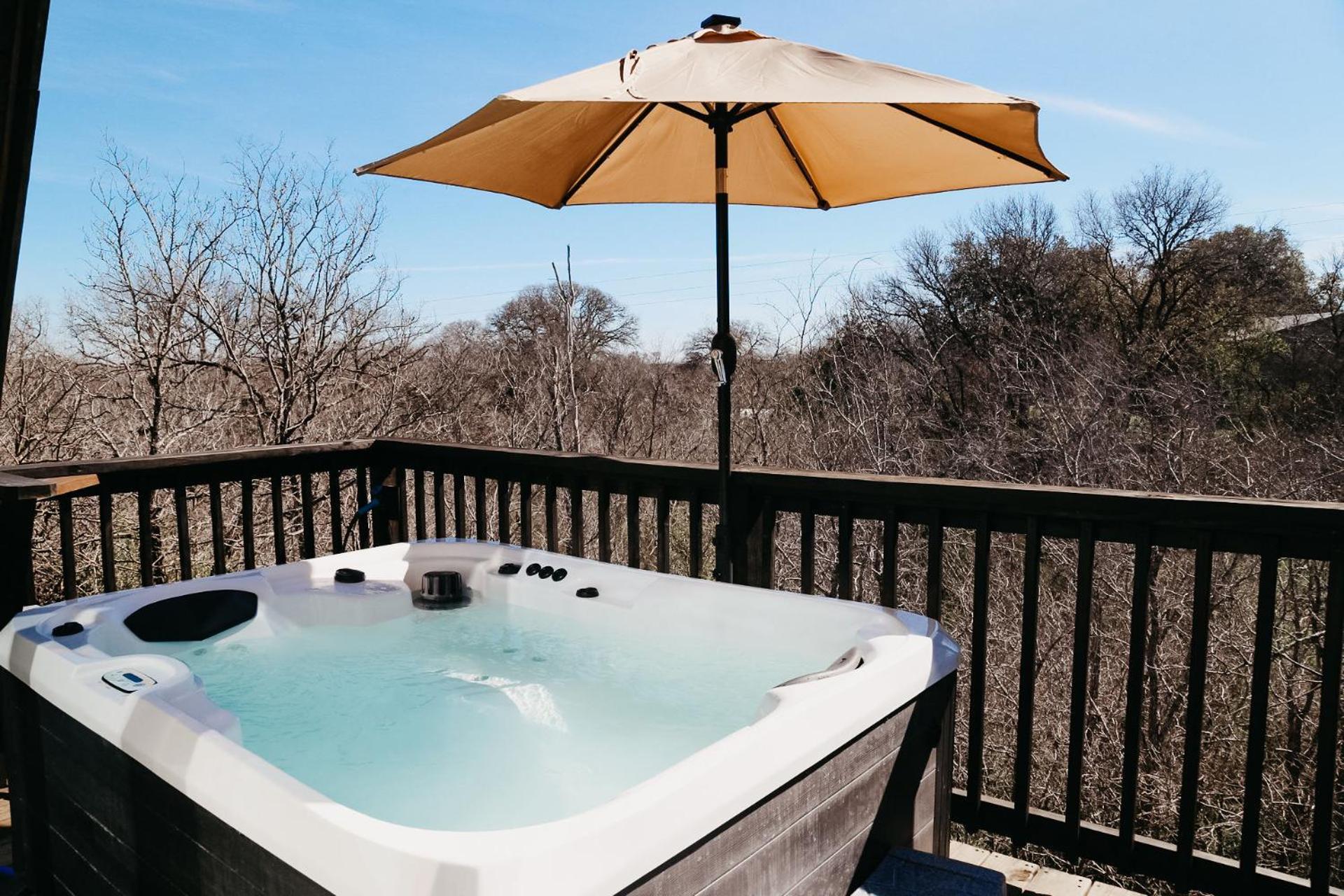 Dean's Den: Private Deck W/ Jacuzzi And A View Chalet *