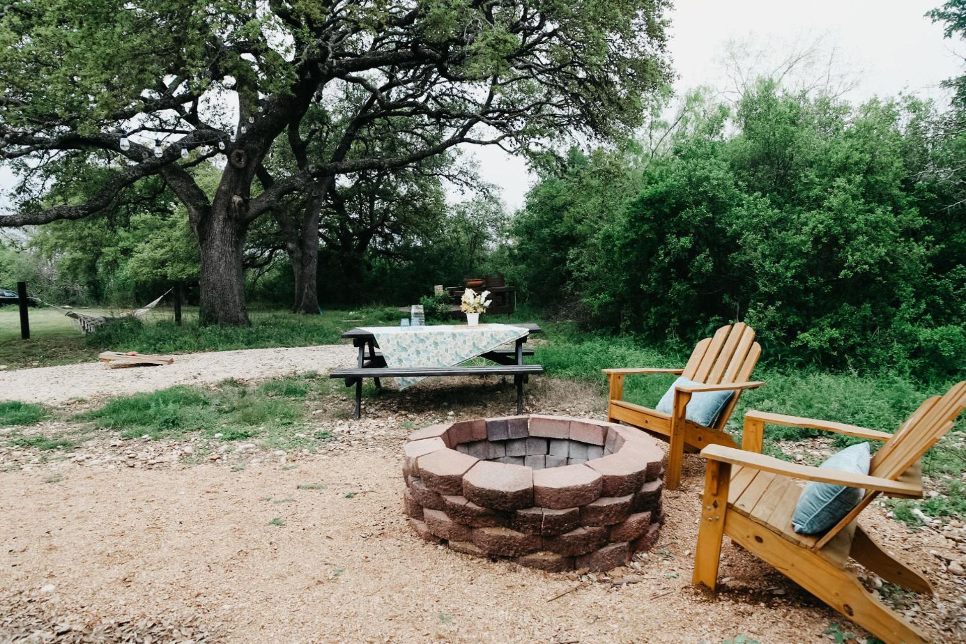 Dean's Den: Private Deck W/ Jacuzzi And A View New Braunfels